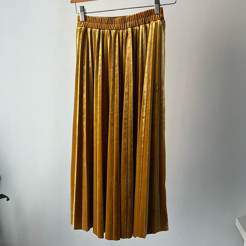 Chelsea 28 Gold velvet pleated midi skirt S